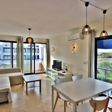 Pe Do - - Pool Hébergement de vacances *