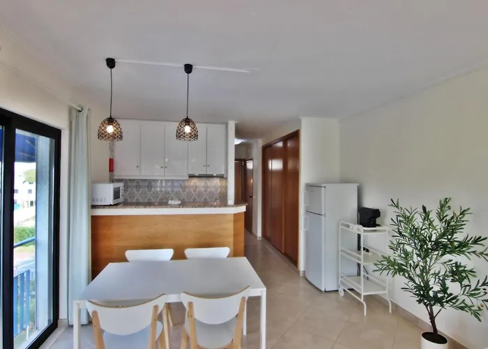 Pe Do - - Pool * Quarteira